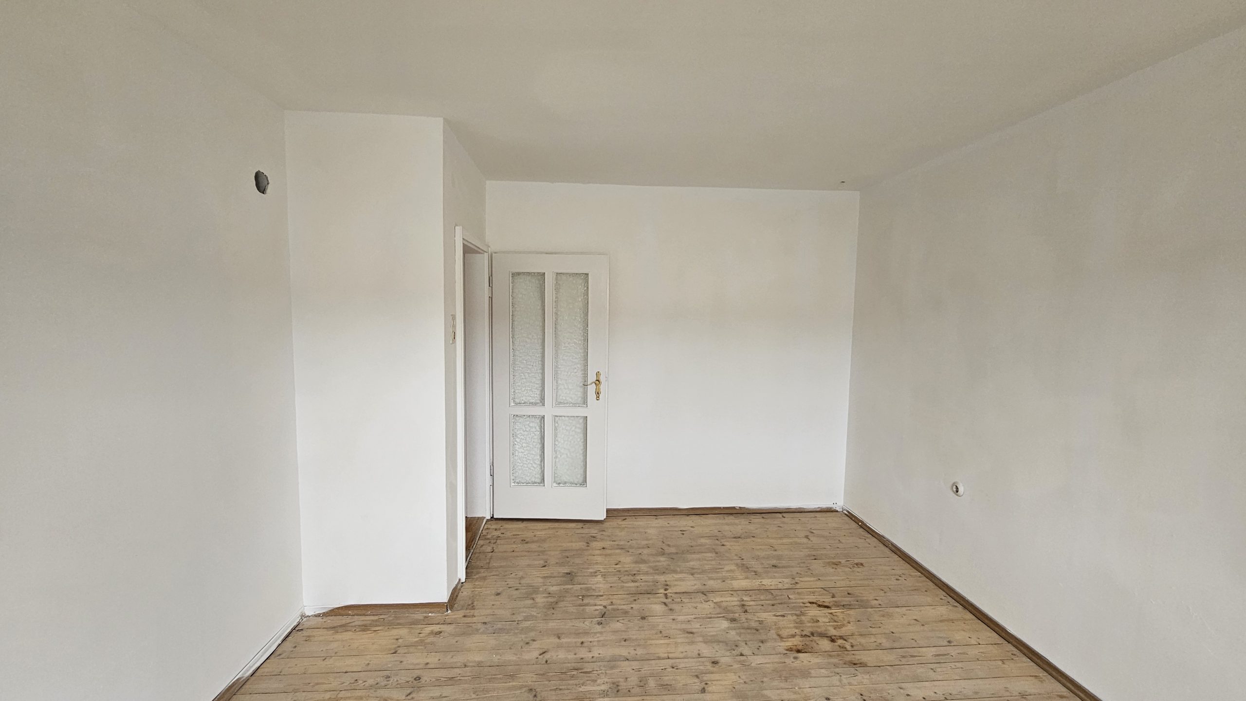 Besenrein geräumte Wohnung nach professioneller Entrümpelung durch Barexa Augsburg
