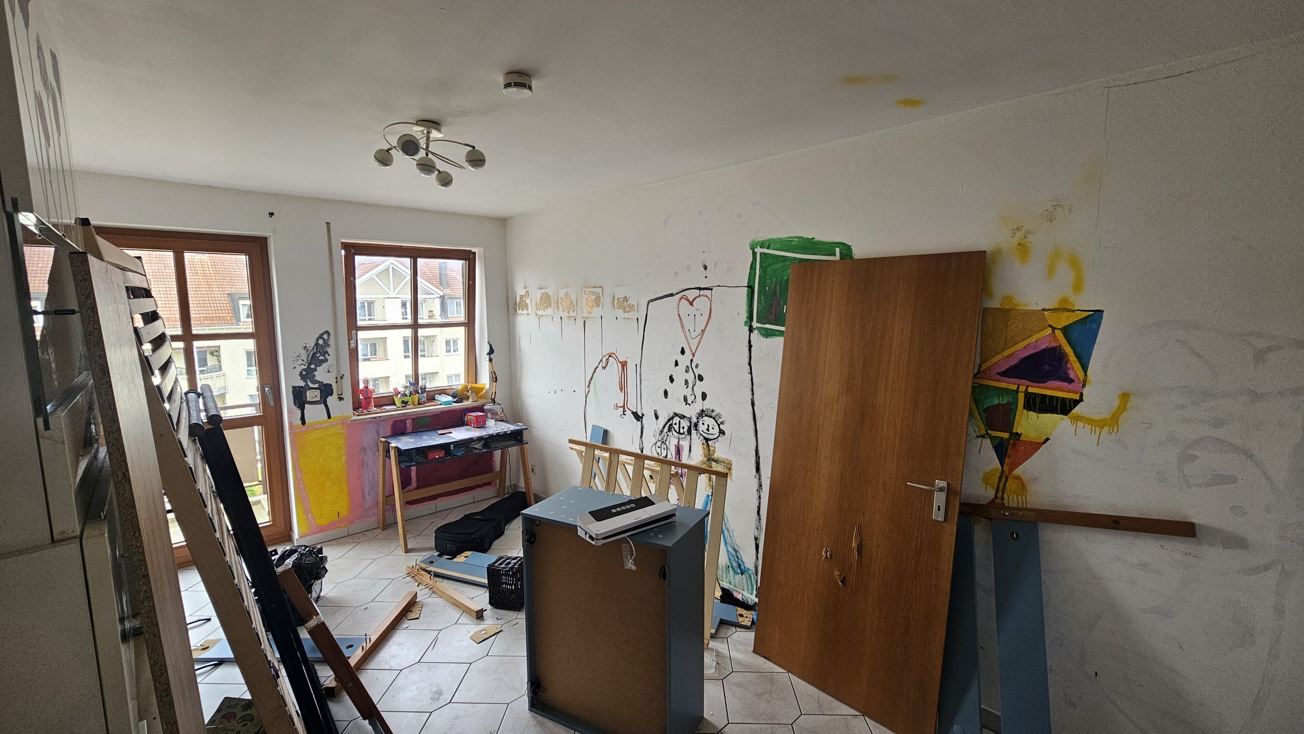 Vorher: vollständig belegtes Einfamilienhaus in Augsburg vor der Entrümpelung